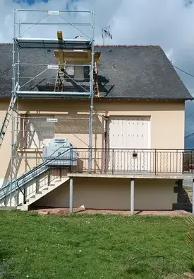 pose de velux Bourg-des-Comptes-1